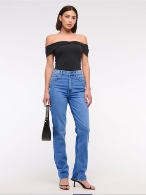 Abercrombie & Fitch 90’s Straight Ultra High Rise Medium Blue Wash- Size 32/16